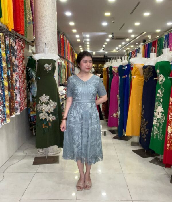 Đầm Ren Hoa Văn Xanh Thanh Lịch TBA000086 - Ảnh 3