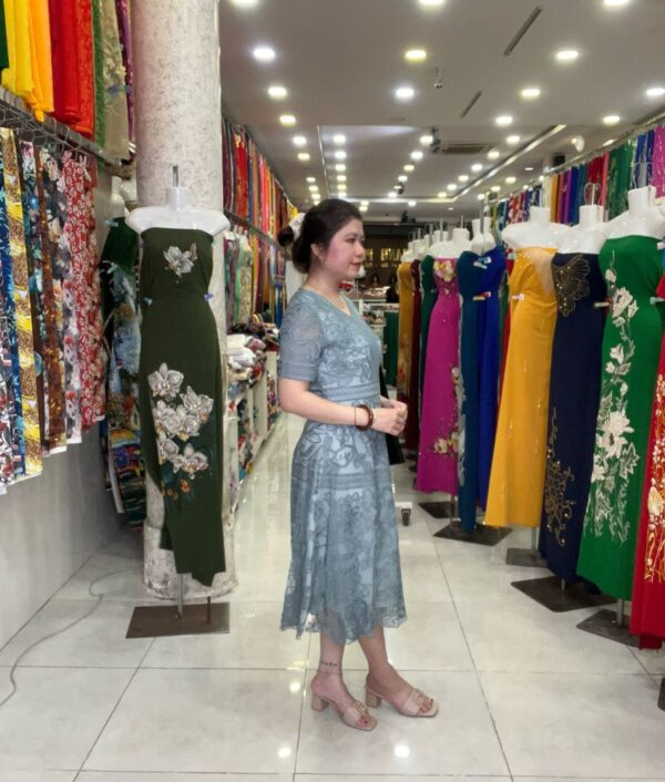 Đầm Ren Hoa Văn Xanh Thanh Lịch TBA000086 - Ảnh 2